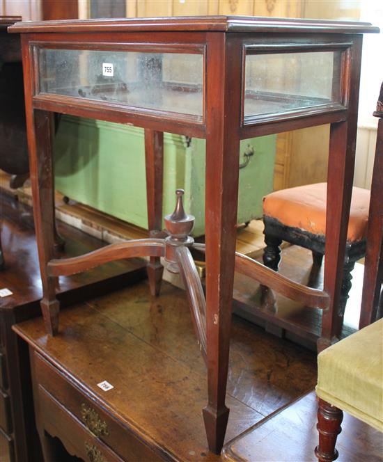 Inlaid bijouterie table